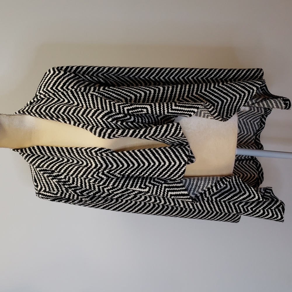 NWOT skies are blue size XS oversized black-and-white  cardigan. F40 - Picture 6 of 9